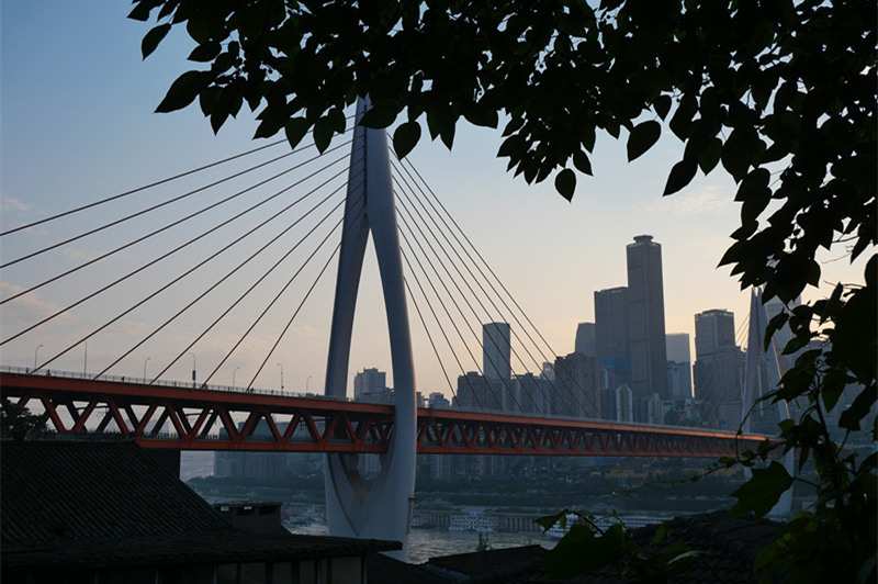 Le pont Dongshuimen de Chongqing innove avec des dalles à âme creuse en FRP