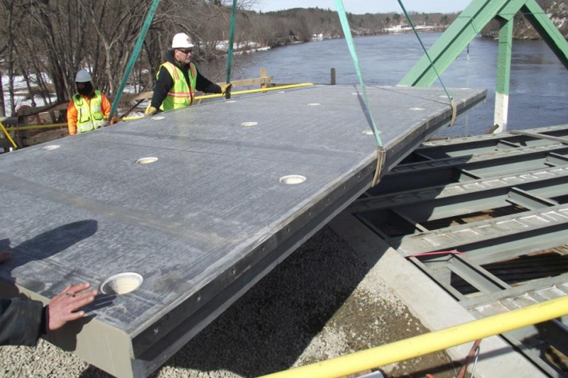 Recherche terminée avec succès Massachusetts Steel Bridge Deck Renovation Project FRP Hollow Web Technology Dirige l'innovation de l'industrie