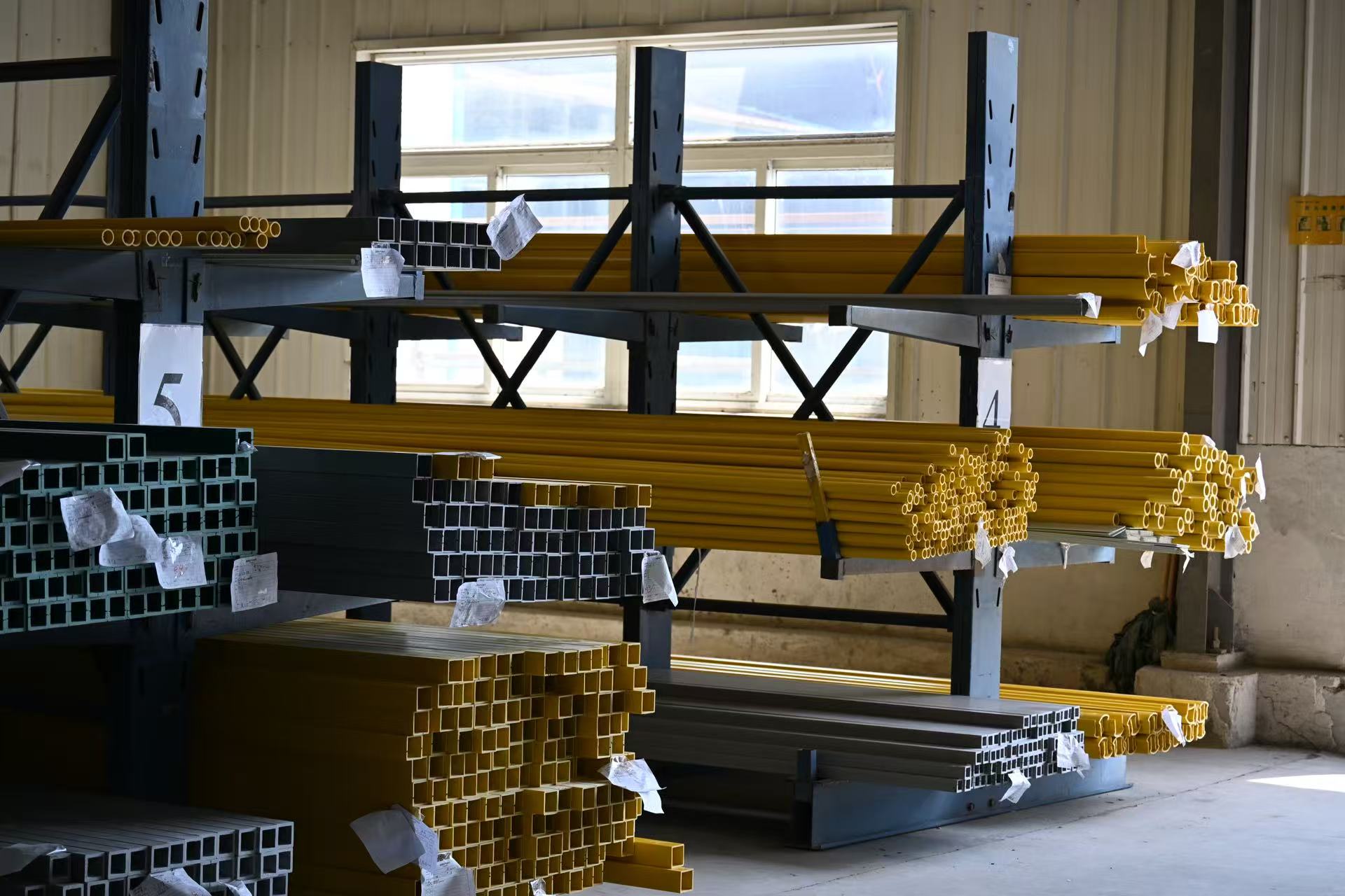 Trois types de profils de fibre de verre en résine : différences de performances, analyse des avantages et adaptation des applications